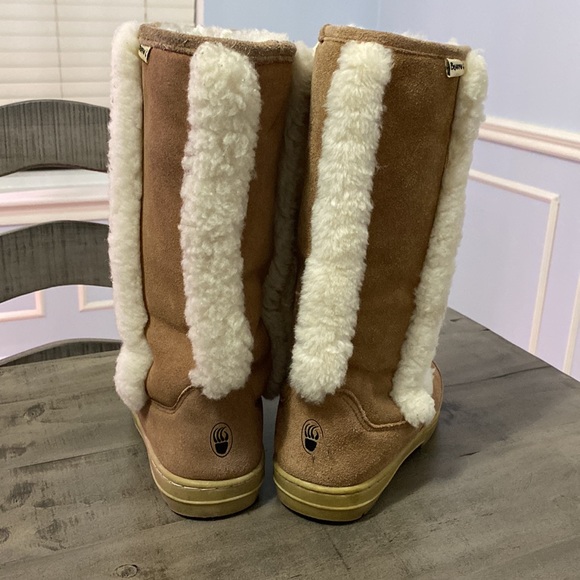 BEARPAW Fleece Lined Boots - Picture 5 of 12